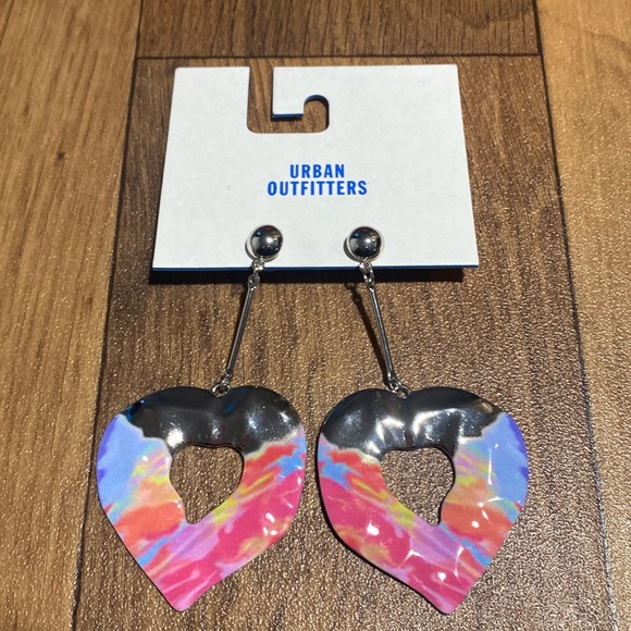 Urban Outfitters UO heart dangle earrings NEW VALENTINES DAY - Picture 1 of 5